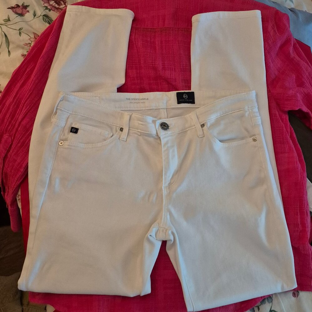 Gorgeous AG jeans. 28R ankle length. Slim fit.